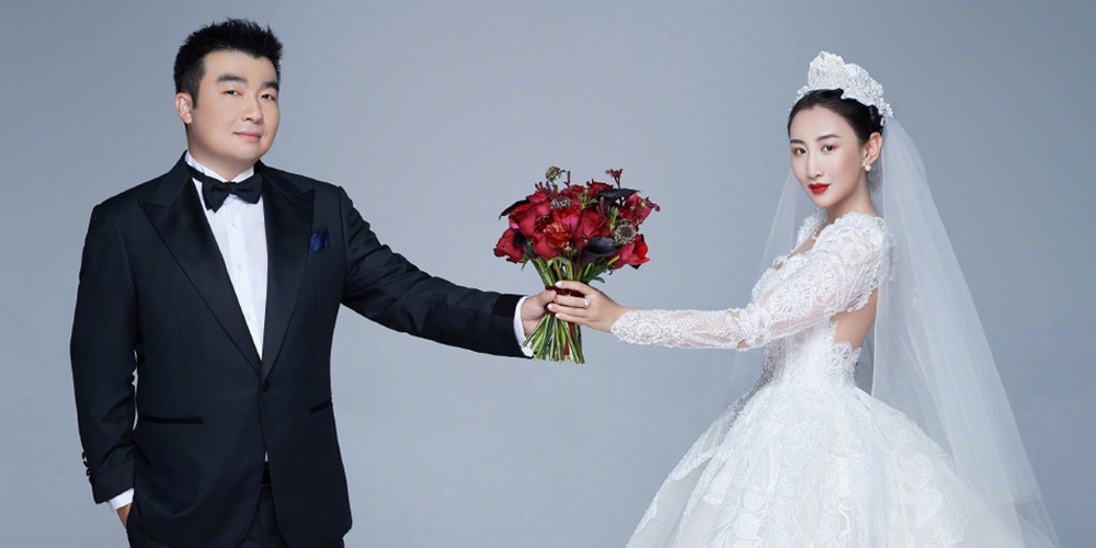 蹦床公主何雯娜晒婚纱照