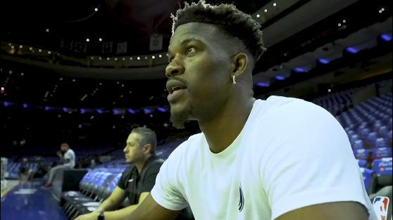 巴特勒赛前热身训练