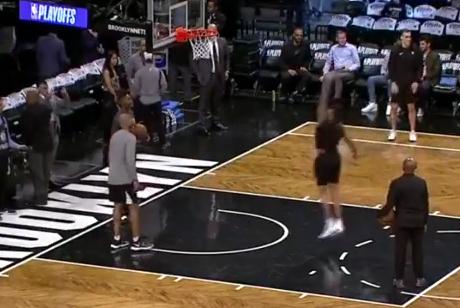 拉塞尔超级弧度挑篮空心命中