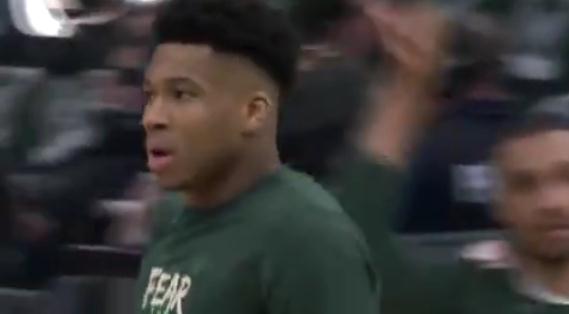 字母哥热身远投一脸认真