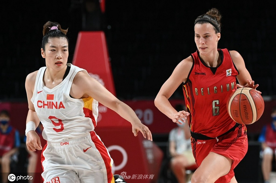 中国女篮74-62比利时 小组赛三战全胜！