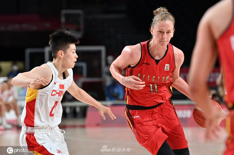 中国女篮74-62比利时 小组赛三战全胜！