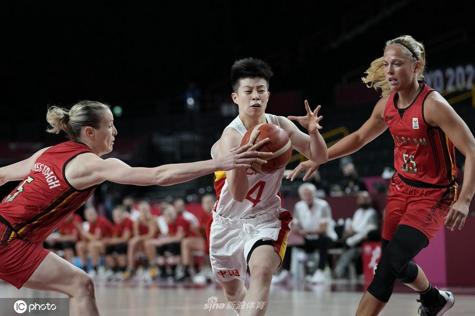 中国女篮74-62比利时 小组赛三战全胜！