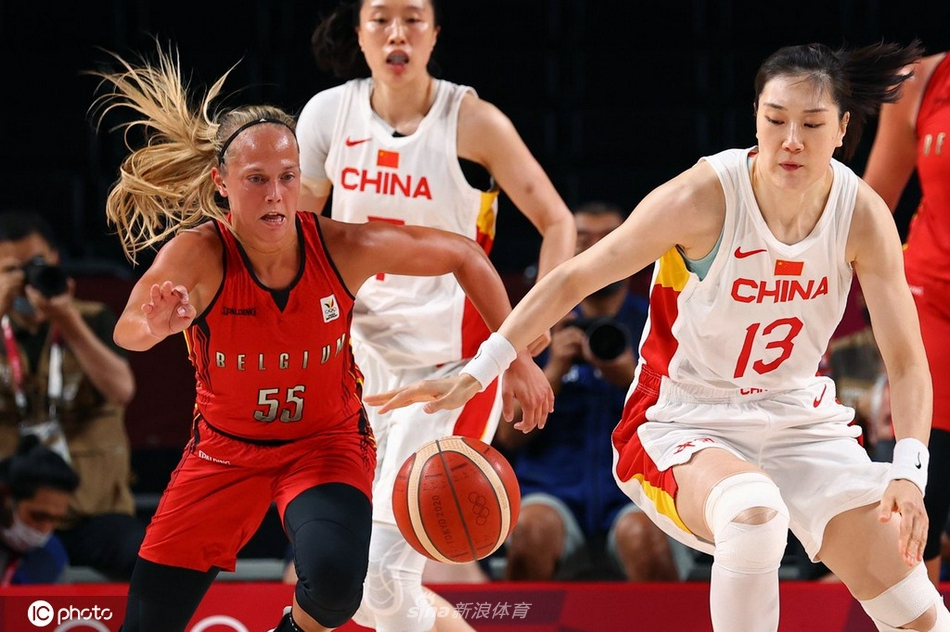 中国女篮74-62比利时 小组赛三战全胜！