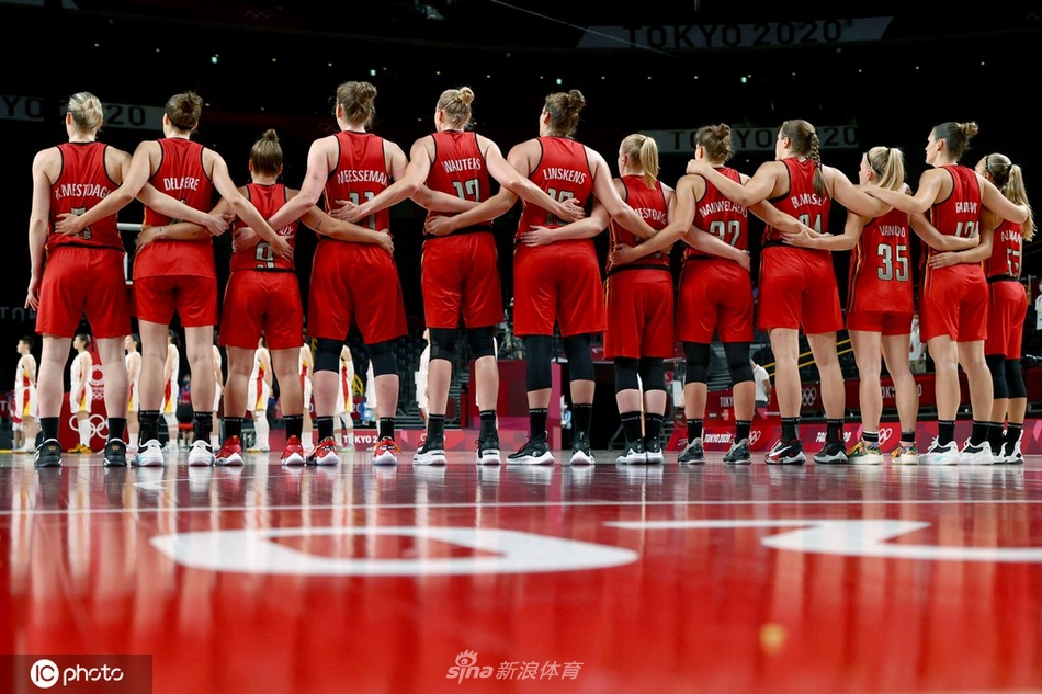 中国女篮74-62比利时 小组赛三战全胜！