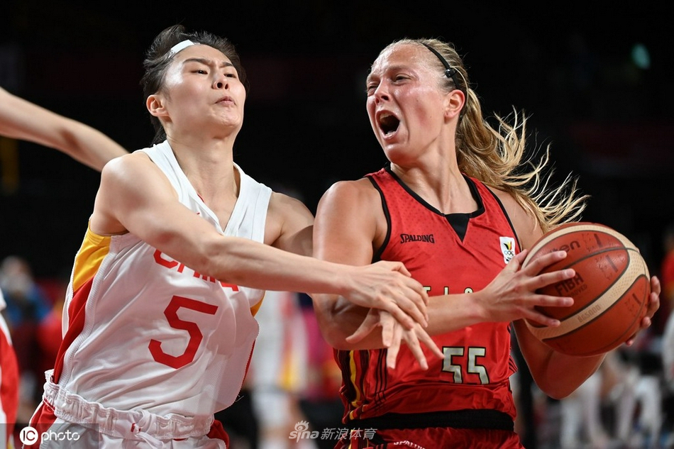 中国女篮74-62比利时 小组赛三战全胜！