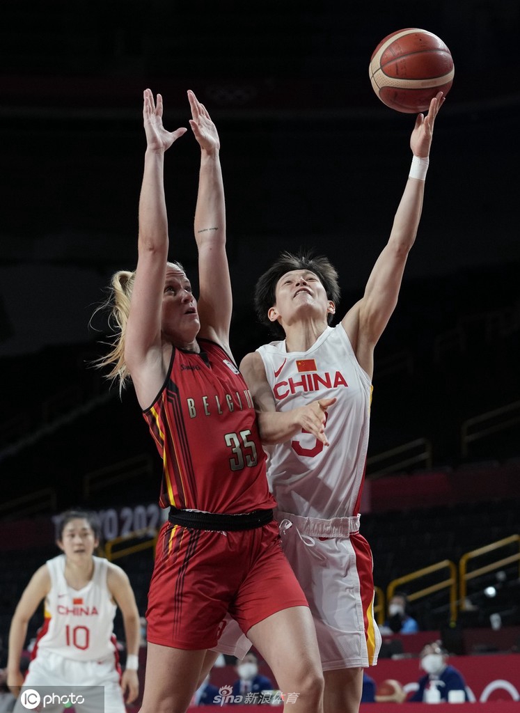 中国女篮74-62比利时 小组赛三战全胜！