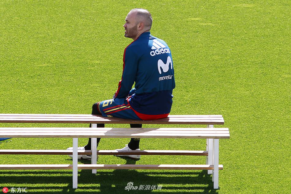 西班牙队拍摄全家福