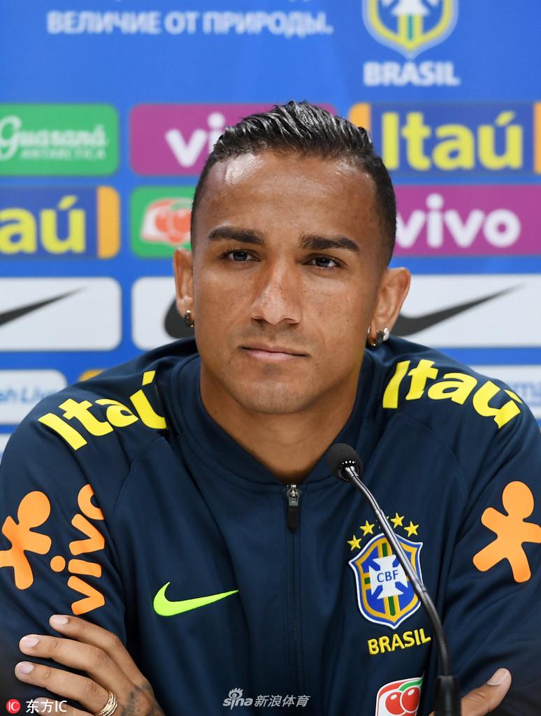达尼洛出席发布会分享巴西队内备战趣闻