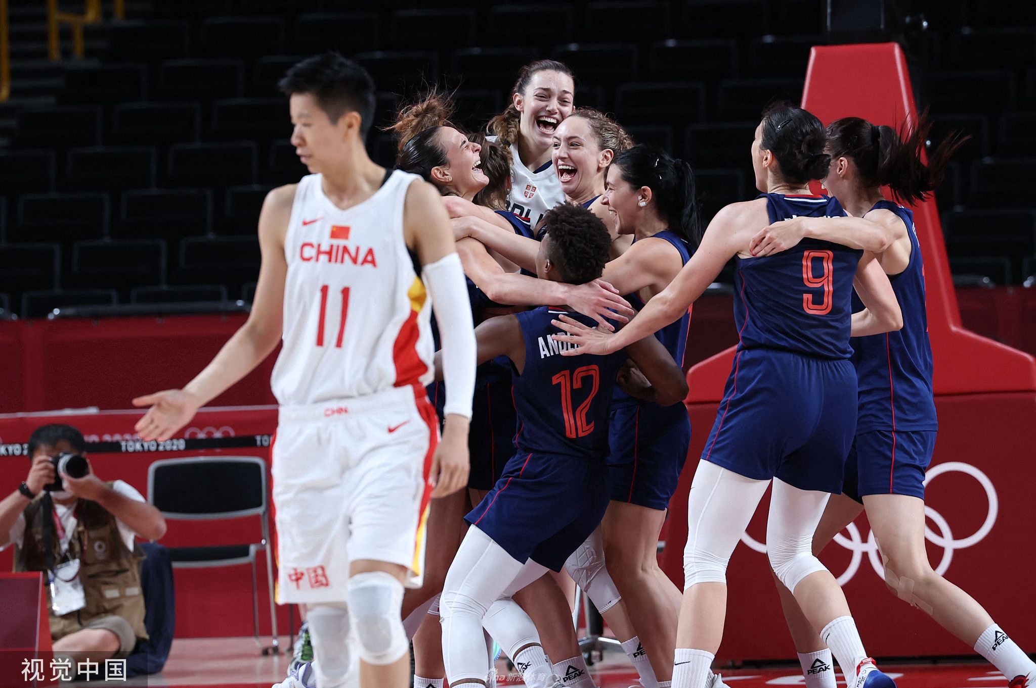 中国女篮70-77塞尔维亚 止步八强
