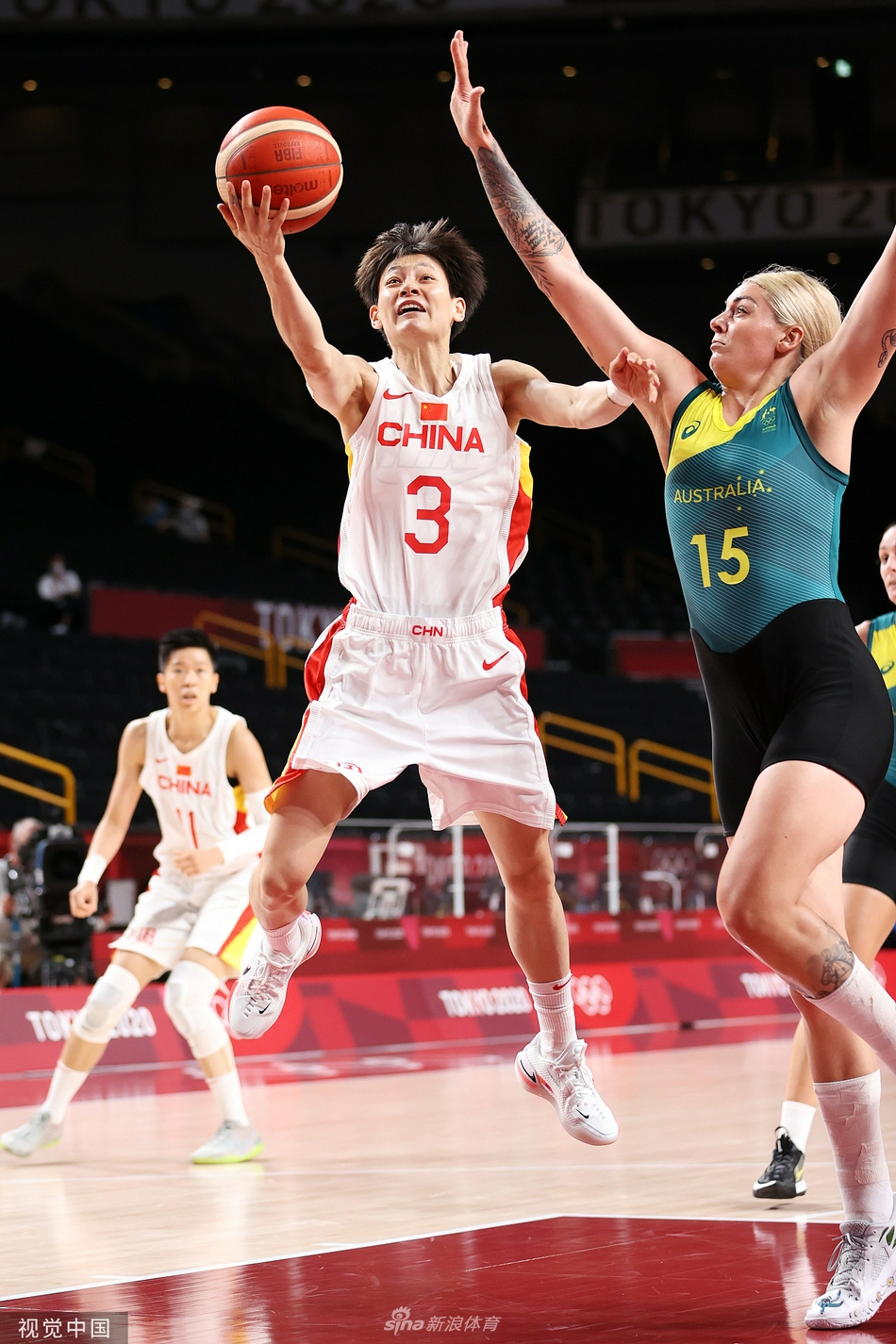 中国女篮76-74险胜澳大利亚 提前锁定八强