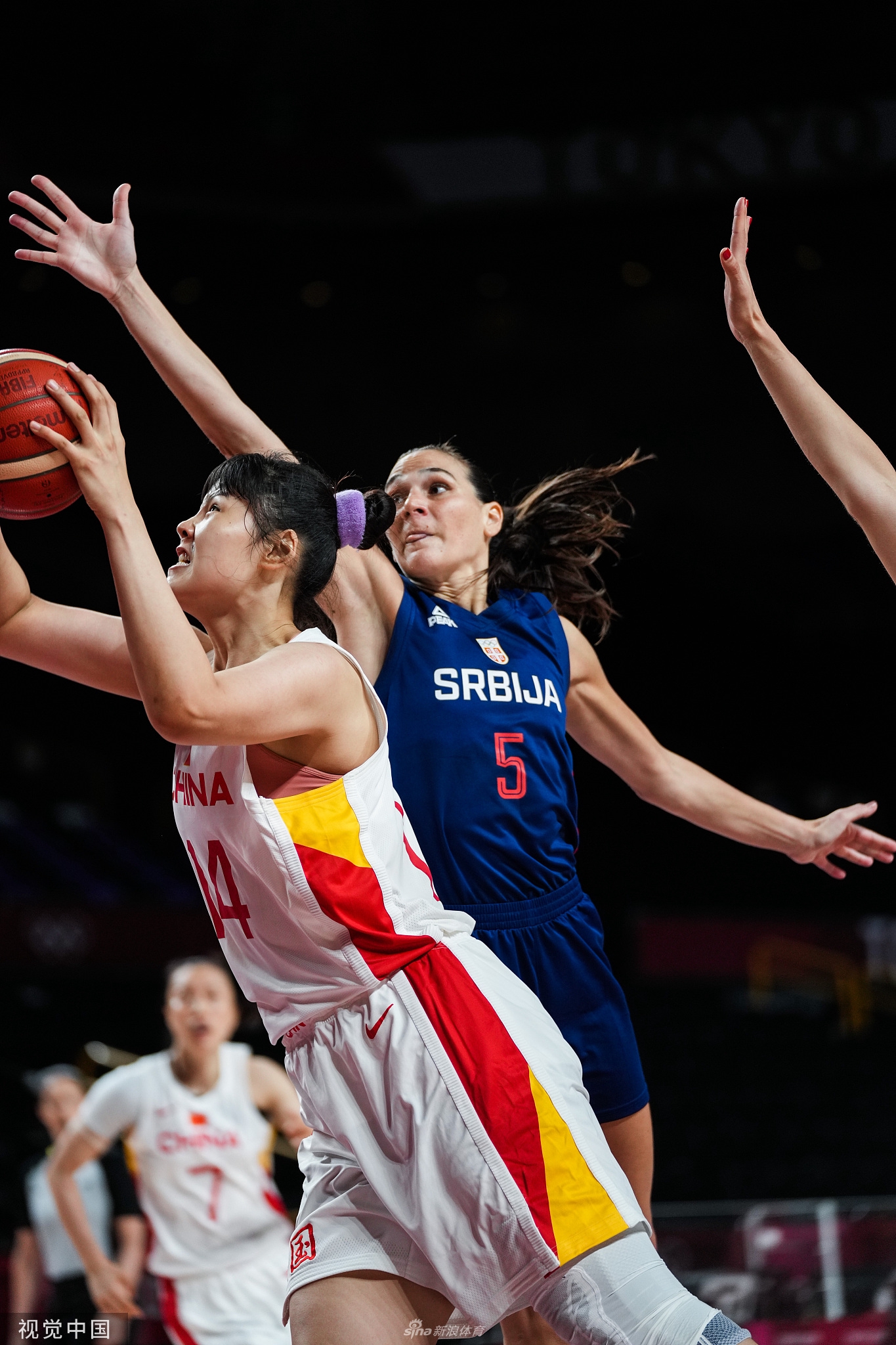 中国女篮70-77塞尔维亚 止步八强