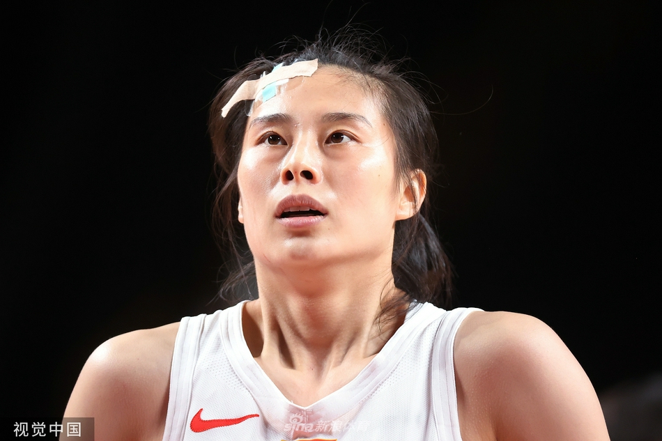 中国女篮76-74险胜澳大利亚 提前锁定八强