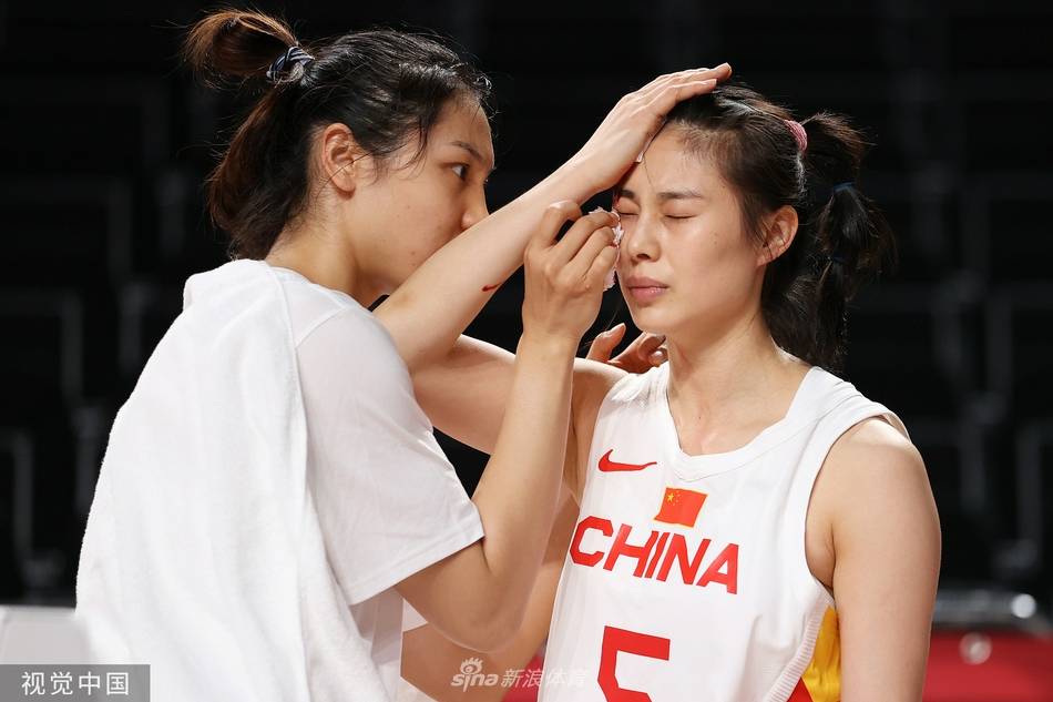 中国女篮76-74险胜澳大利亚 提前锁定八强