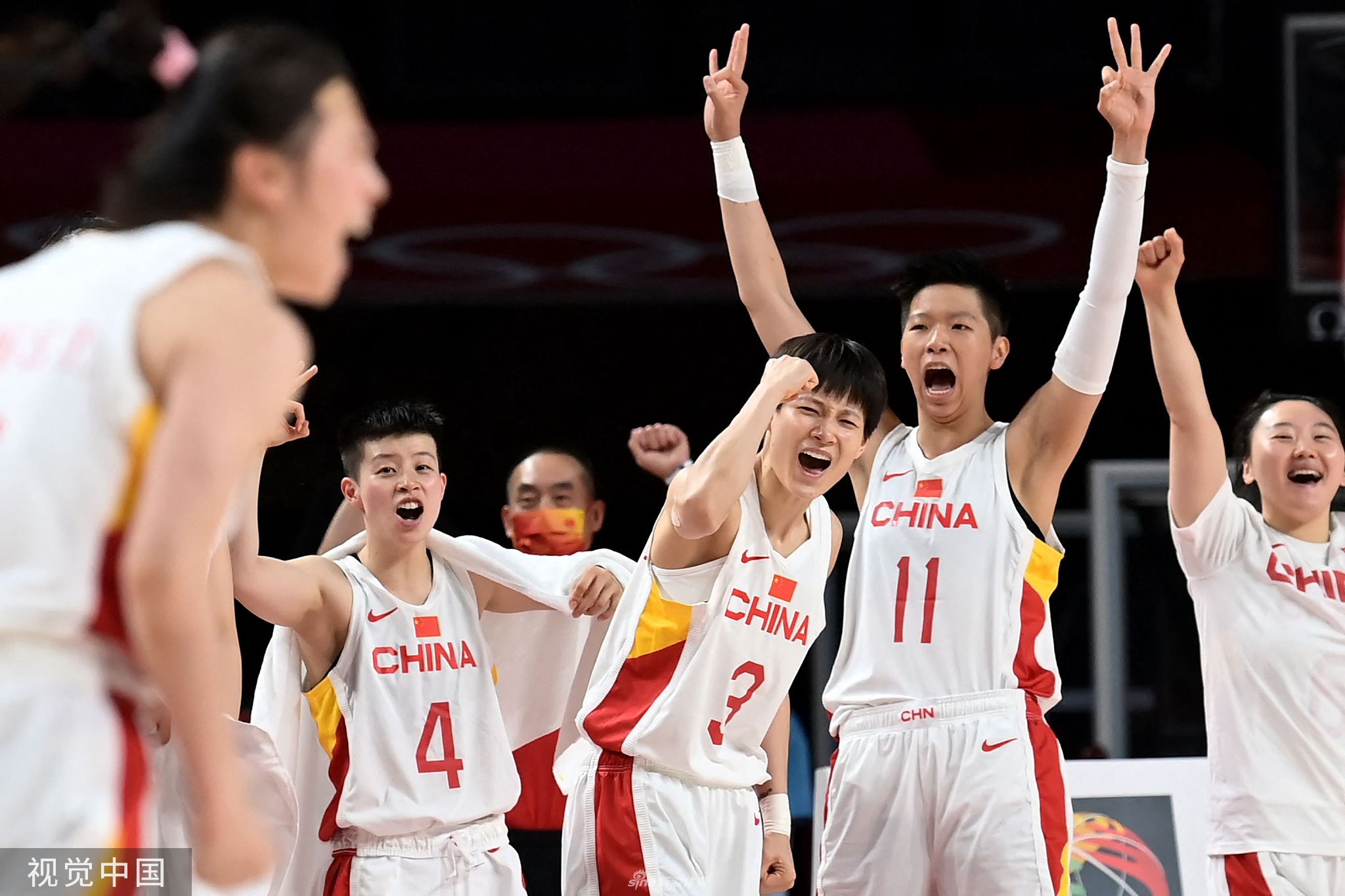 中国女篮76-74险胜澳大利亚 提前锁定八强