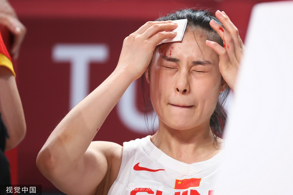 中国女篮76-74险胜澳大利亚 提前锁定八强