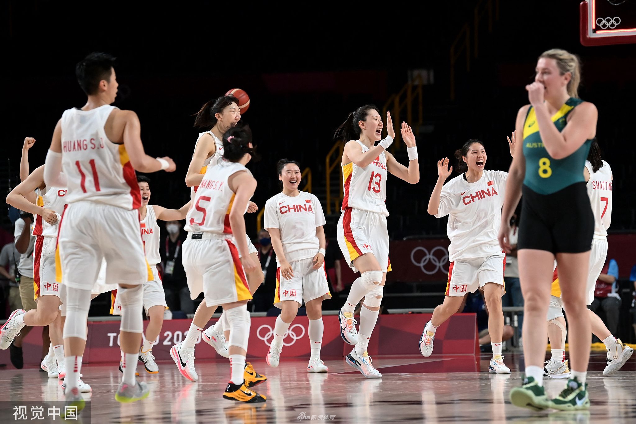 中国女篮76-74险胜澳大利亚 提前锁定八强