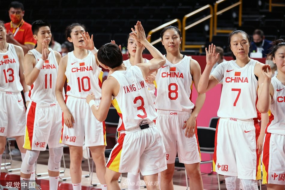 中国女篮76-74险胜澳大利亚 提前锁定八强