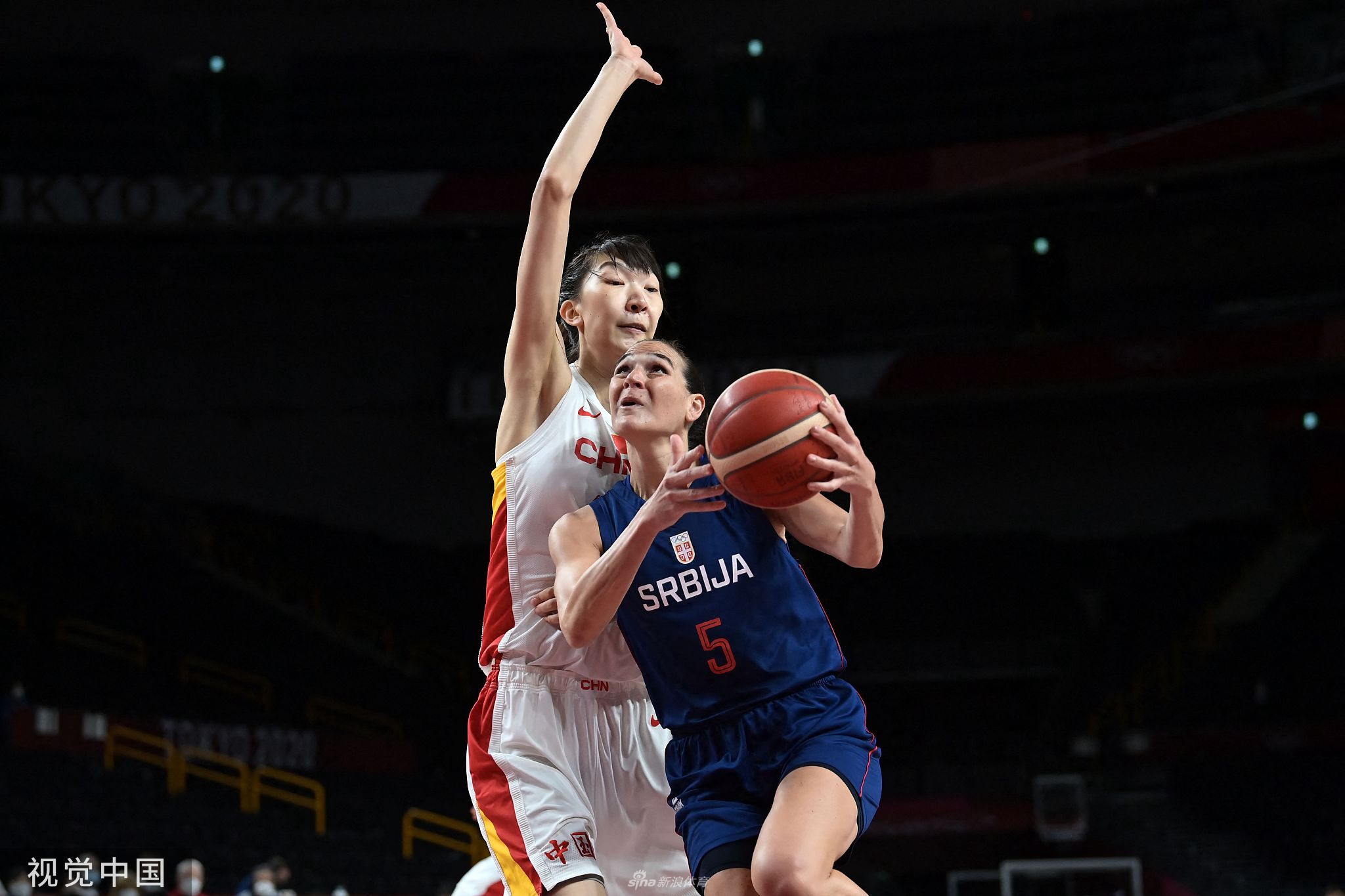 中国女篮70-77塞尔维亚 止步八强
