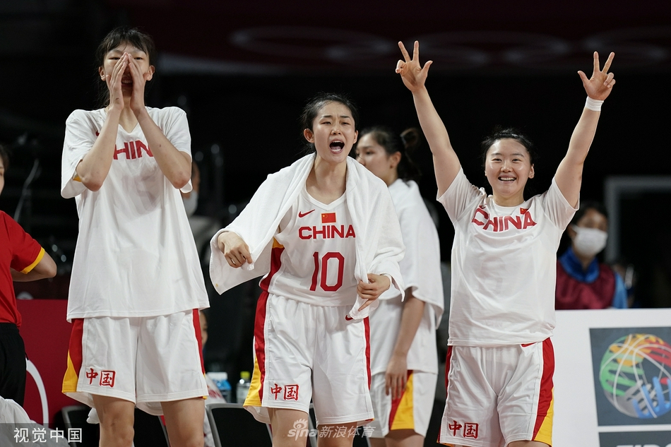 中国女篮76-74险胜澳大利亚 提前锁定八强