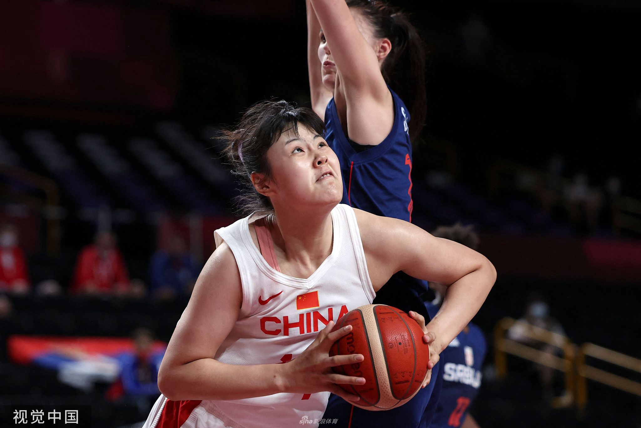 中国女篮70-77塞尔维亚 止步八强