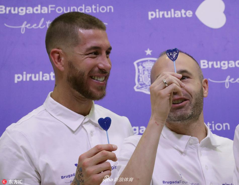 拉莫斯与伊涅斯塔出席慈善公益活动