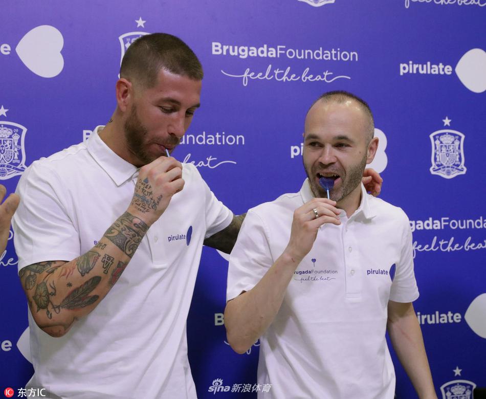 拉莫斯与伊涅斯塔出席慈善公益活动