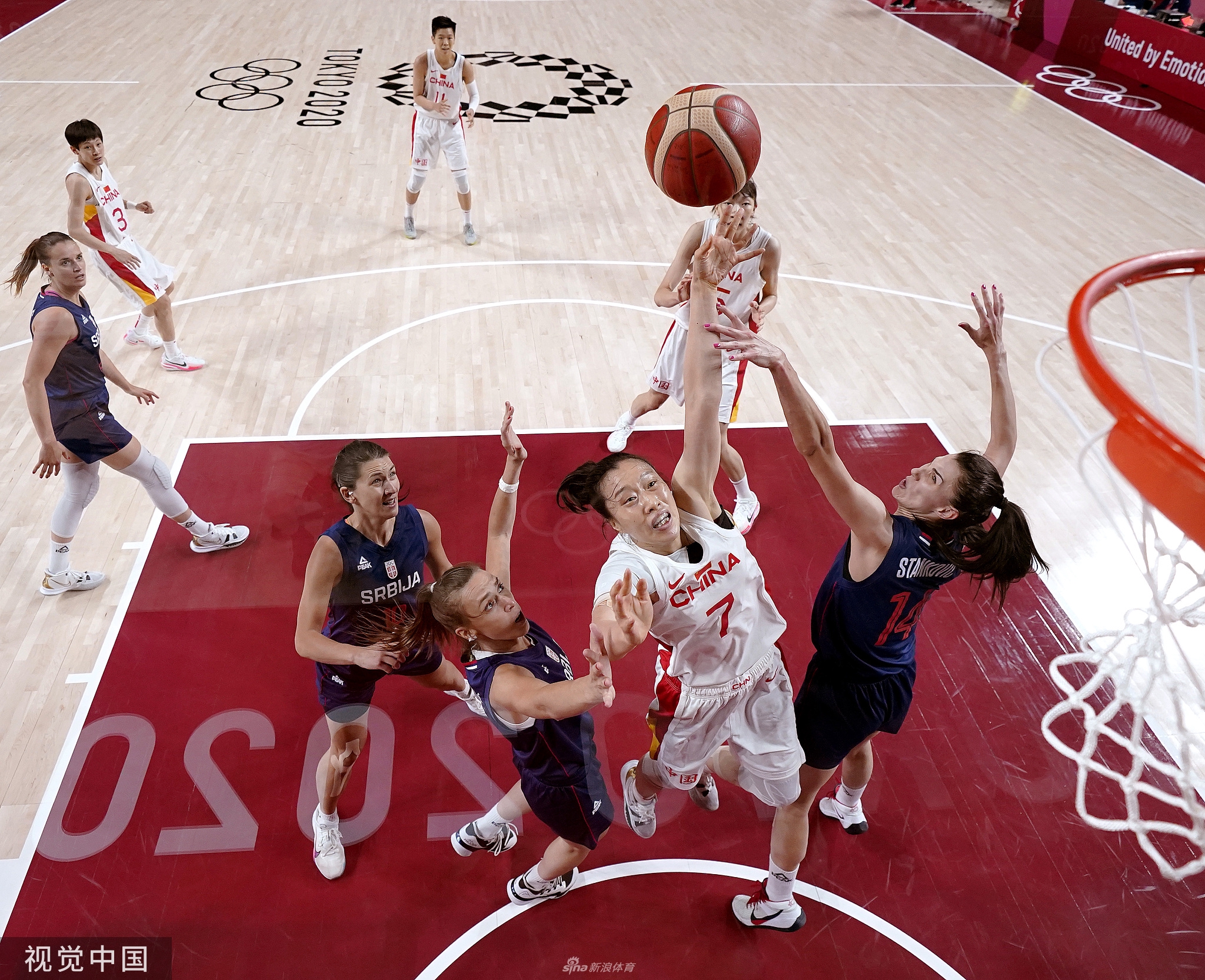 中国女篮70-77塞尔维亚 止步八强