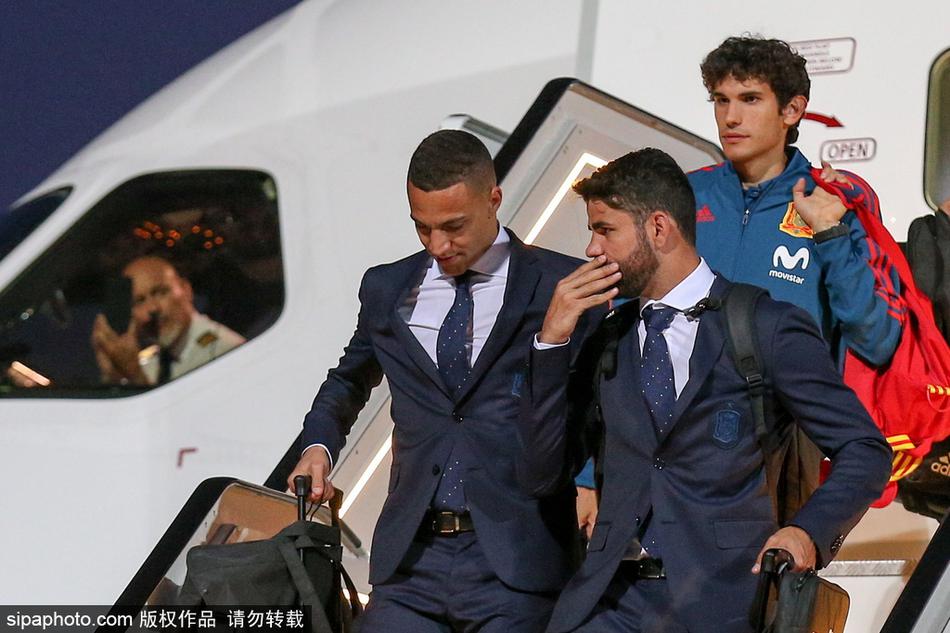 西班牙队乘专机抵俄