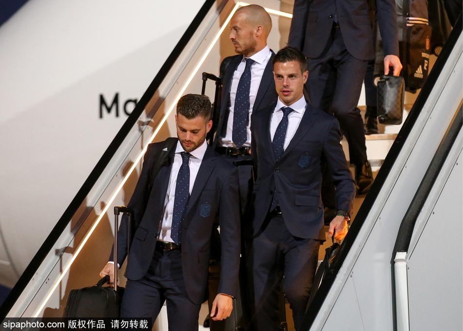 西班牙队乘专机抵俄