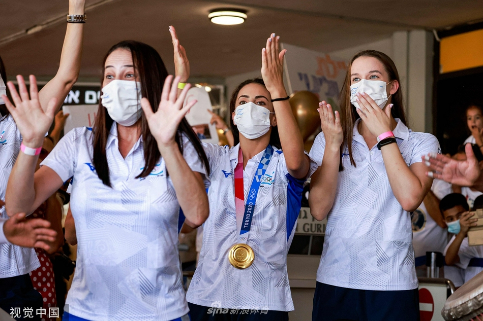 以色列艺术体操奥运冠军载誉回国