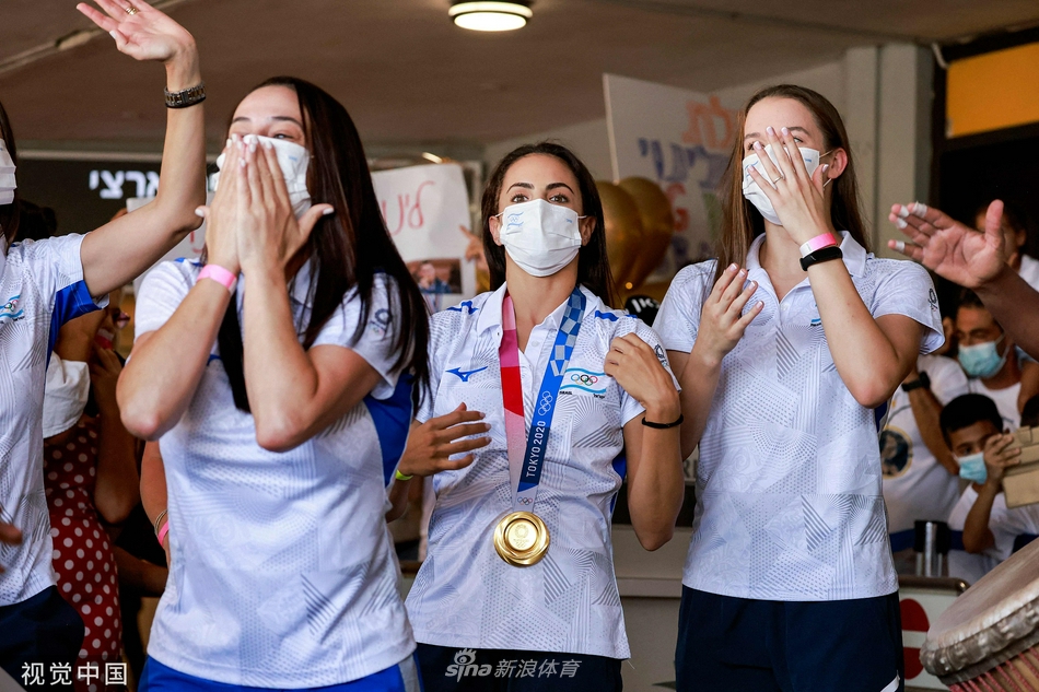 以色列艺术体操奥运冠军载誉回国