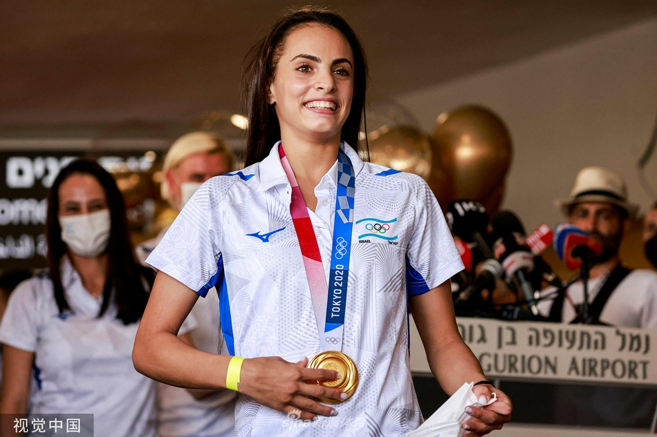 以色列艺术体操奥运冠军载誉回国