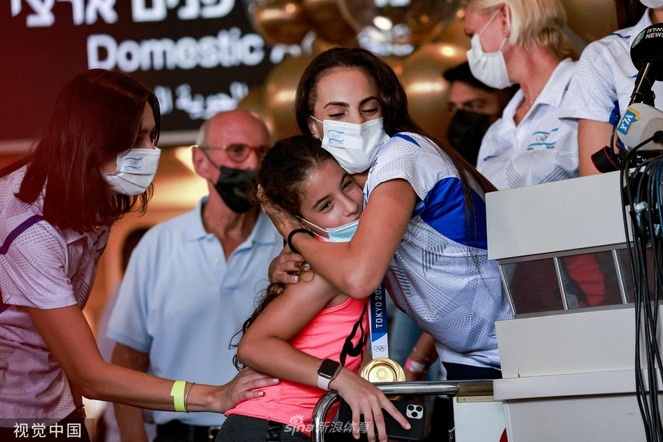 以色列艺术体操奥运冠军载誉回国