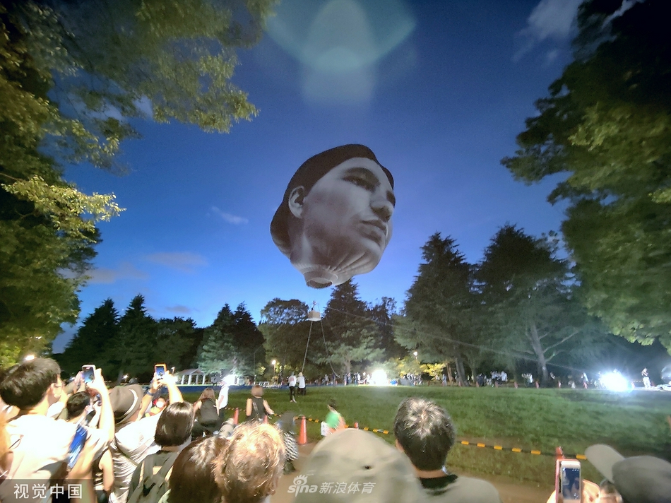 迎奥运 东京公园内出现“巨大人脸”