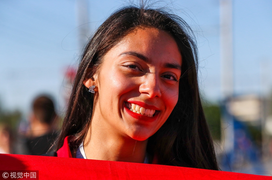 英格兰突尼斯大战!现场女球迷颜值pk