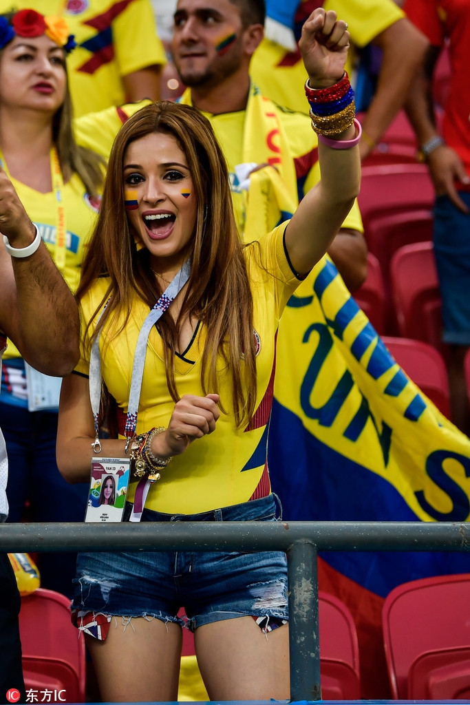 策划-世界杯女球迷热裤吸睛
