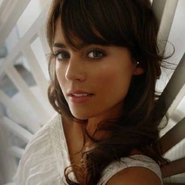 比利时大将维尔马伦的妻子波莉-帕森斯曾经是知名的内衣模特,如今则是