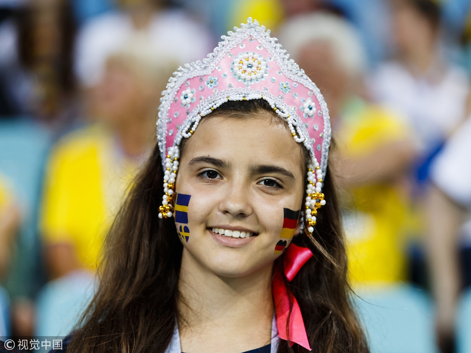 德国瑞典美女球迷入场助威