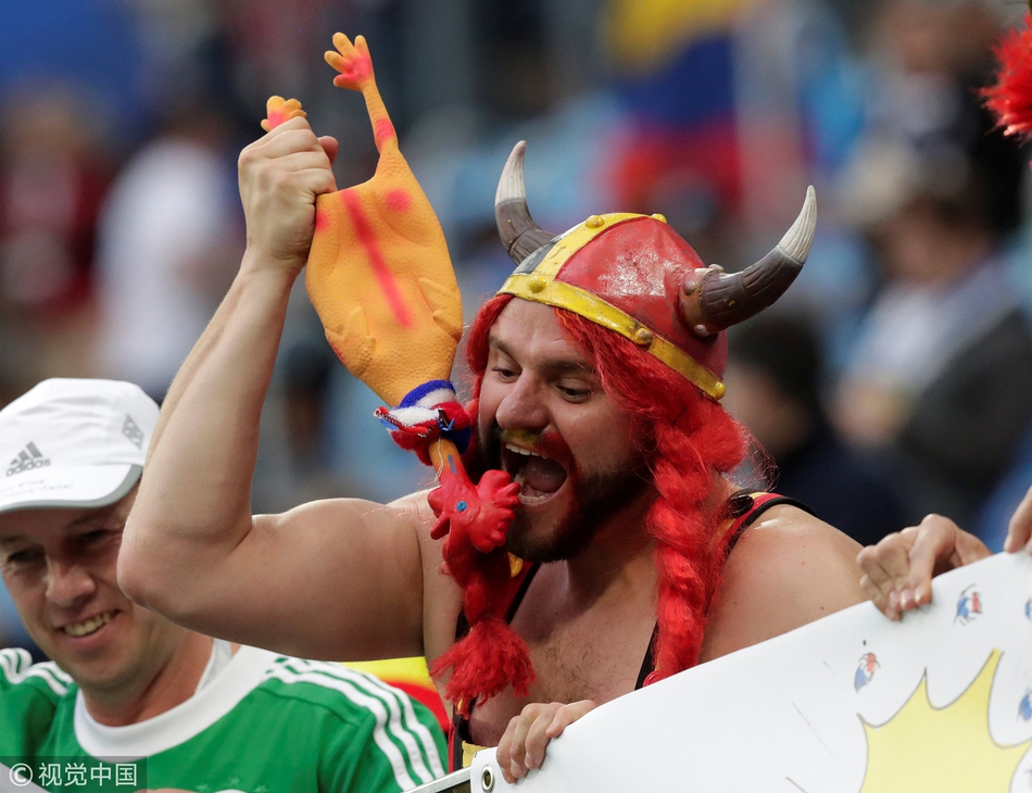 比利时壮汉球迷赛前演绎