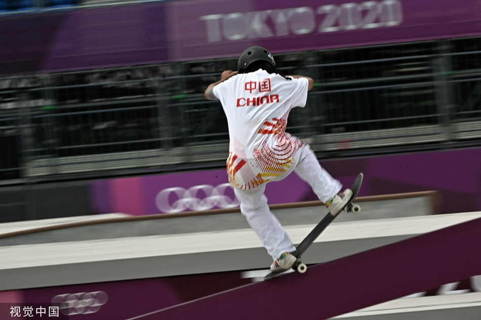 曾文蕙在滑板女子街式预赛比赛中