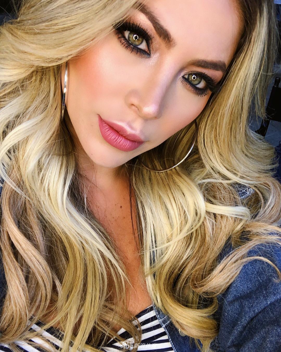 法尔考死忠辣模发写真鼓励哥伦比亚