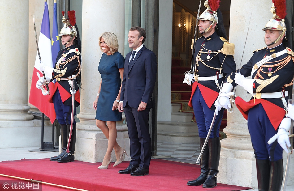 马克龙在爱丽舍宫为法国队庆功
