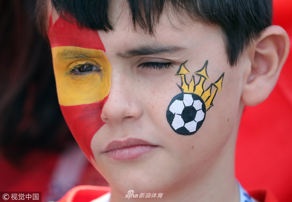 策划世界杯第17比赛日彩绘脸谱