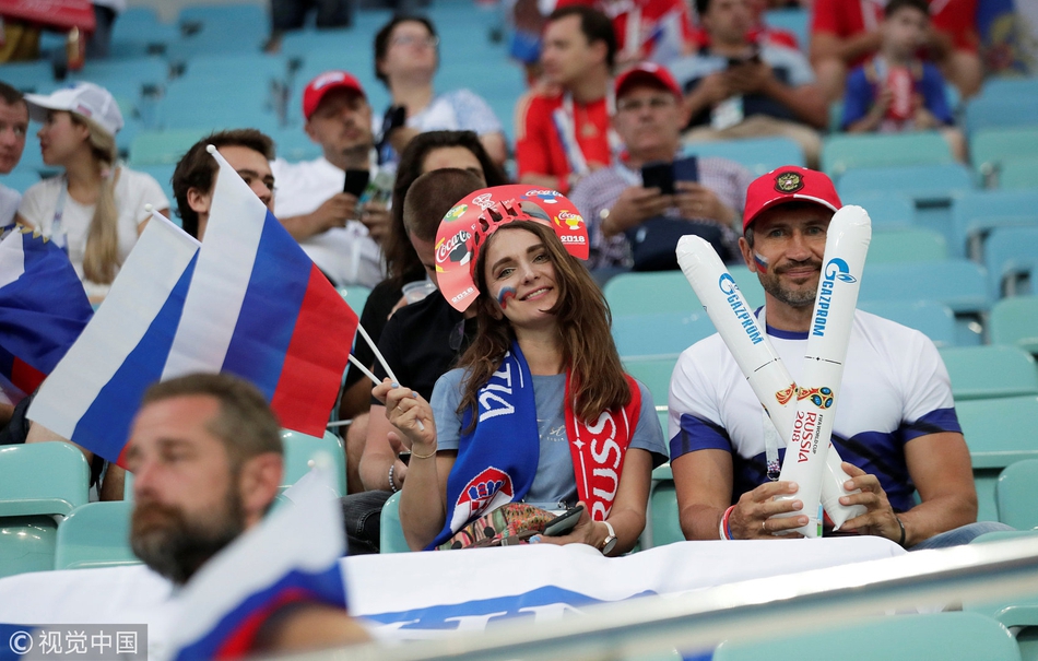 策划-世界杯1/4决赛美女盘点