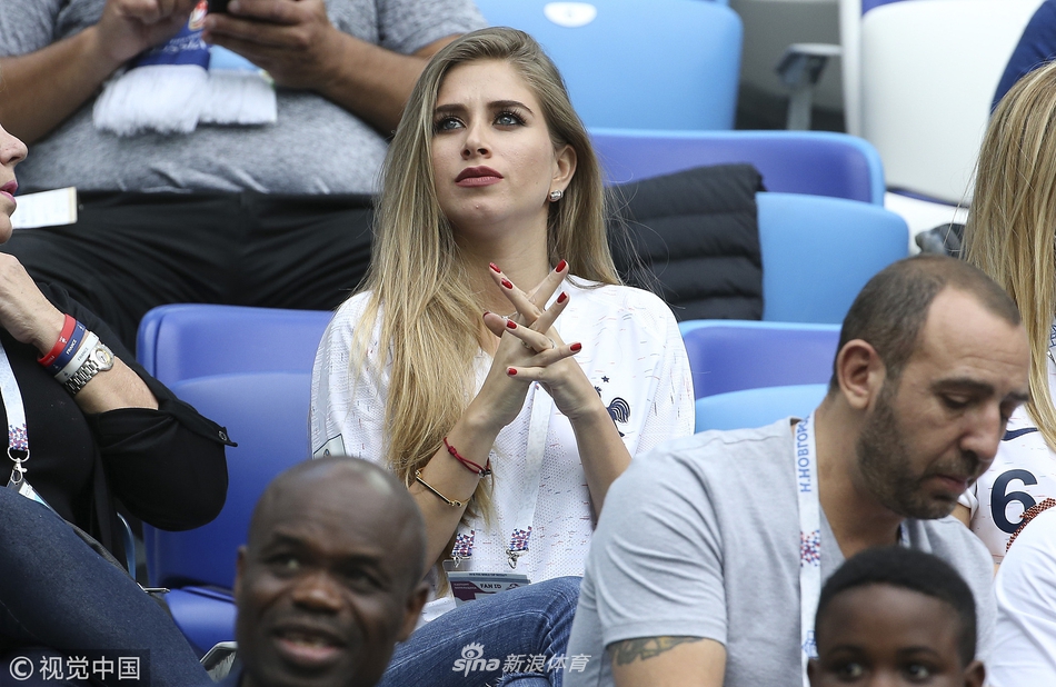 策划-世界杯1/4决赛美女盘点