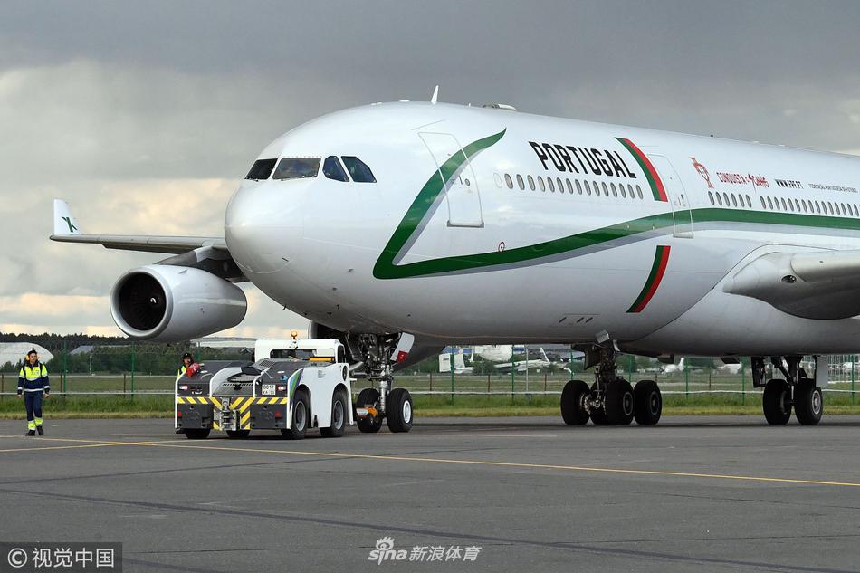 葡萄牙队抵达莫斯科 C罗成焦点