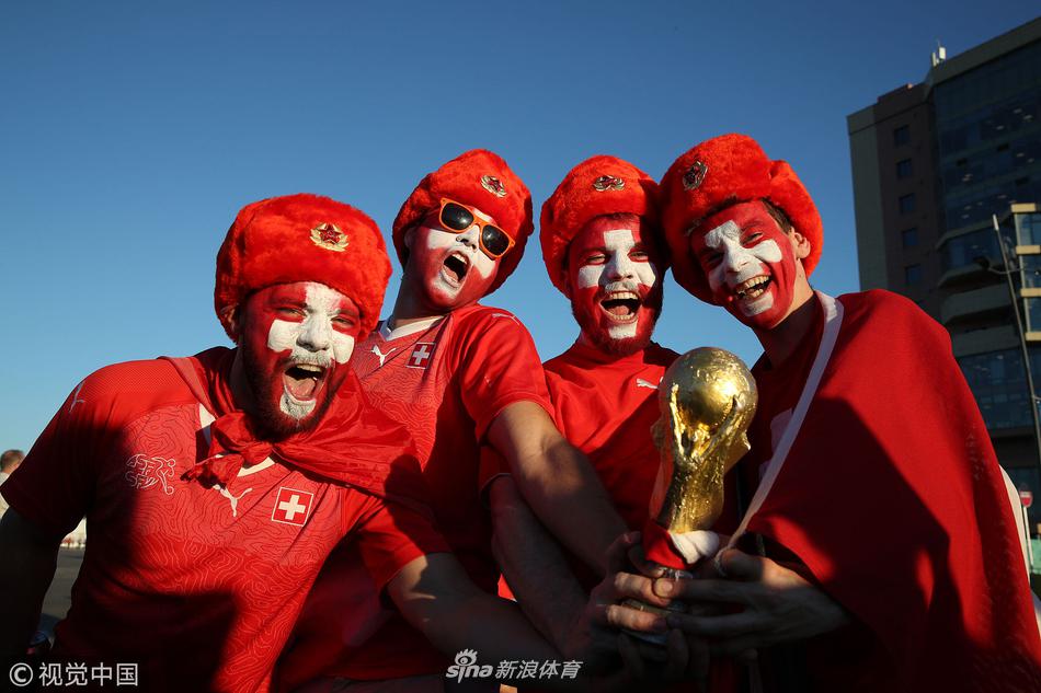 哥斯达黎加瑞士球迷现场为主队加油助威