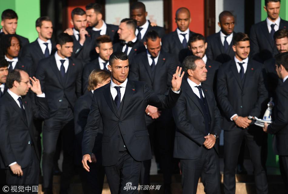 葡萄牙队抵达莫斯科 C罗成焦点