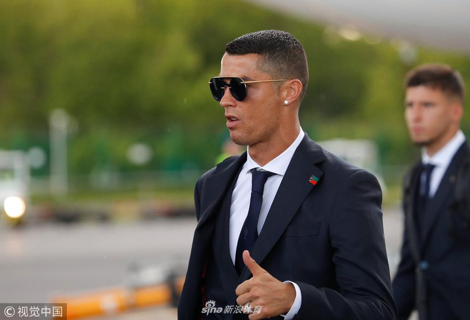 葡萄牙队抵达莫斯科 C罗成焦点